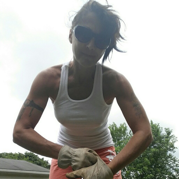 Meet your Posher, Melissa - Picture 2 of 4